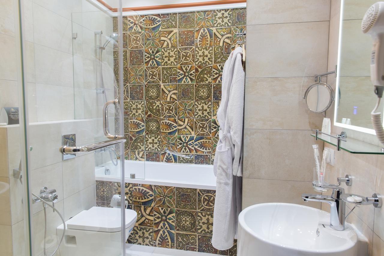 Qonaq Hotel Astana Extérieur photo