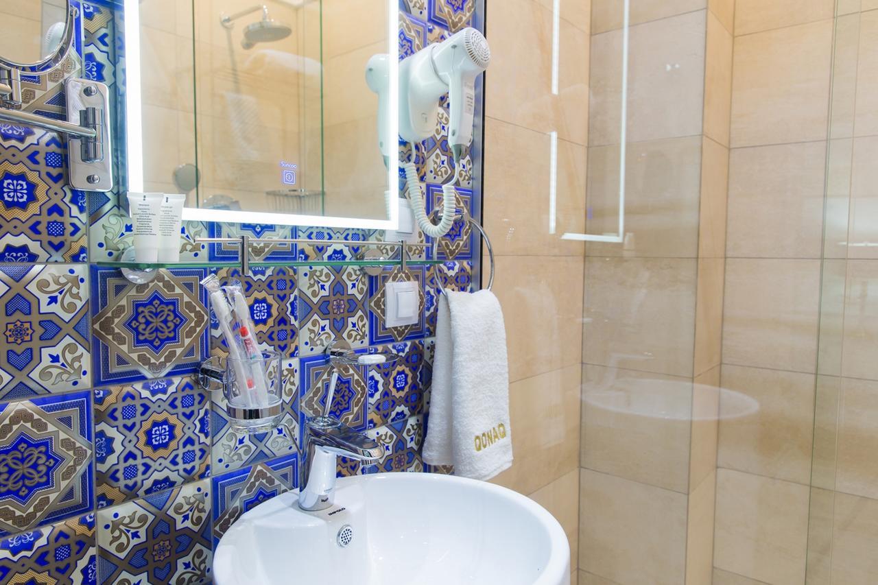 Qonaq Hotel Astana Extérieur photo